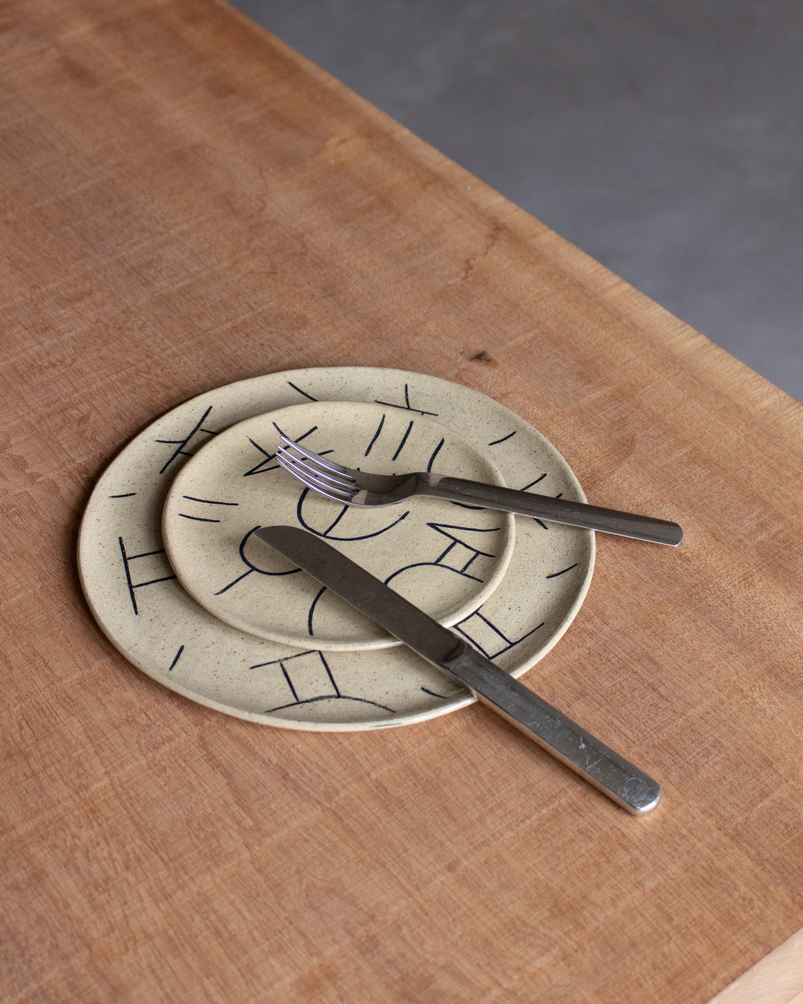 BARRA slip-decorated stoneware small plate<br>Lydia